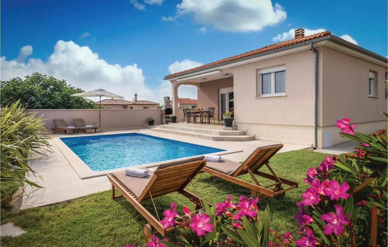 Awesome Home In Pula With Wifi Croazia