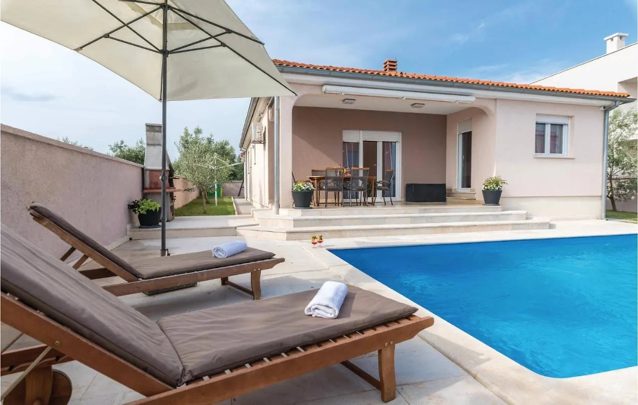 Awesome Home In Pula With Wifi Croazia