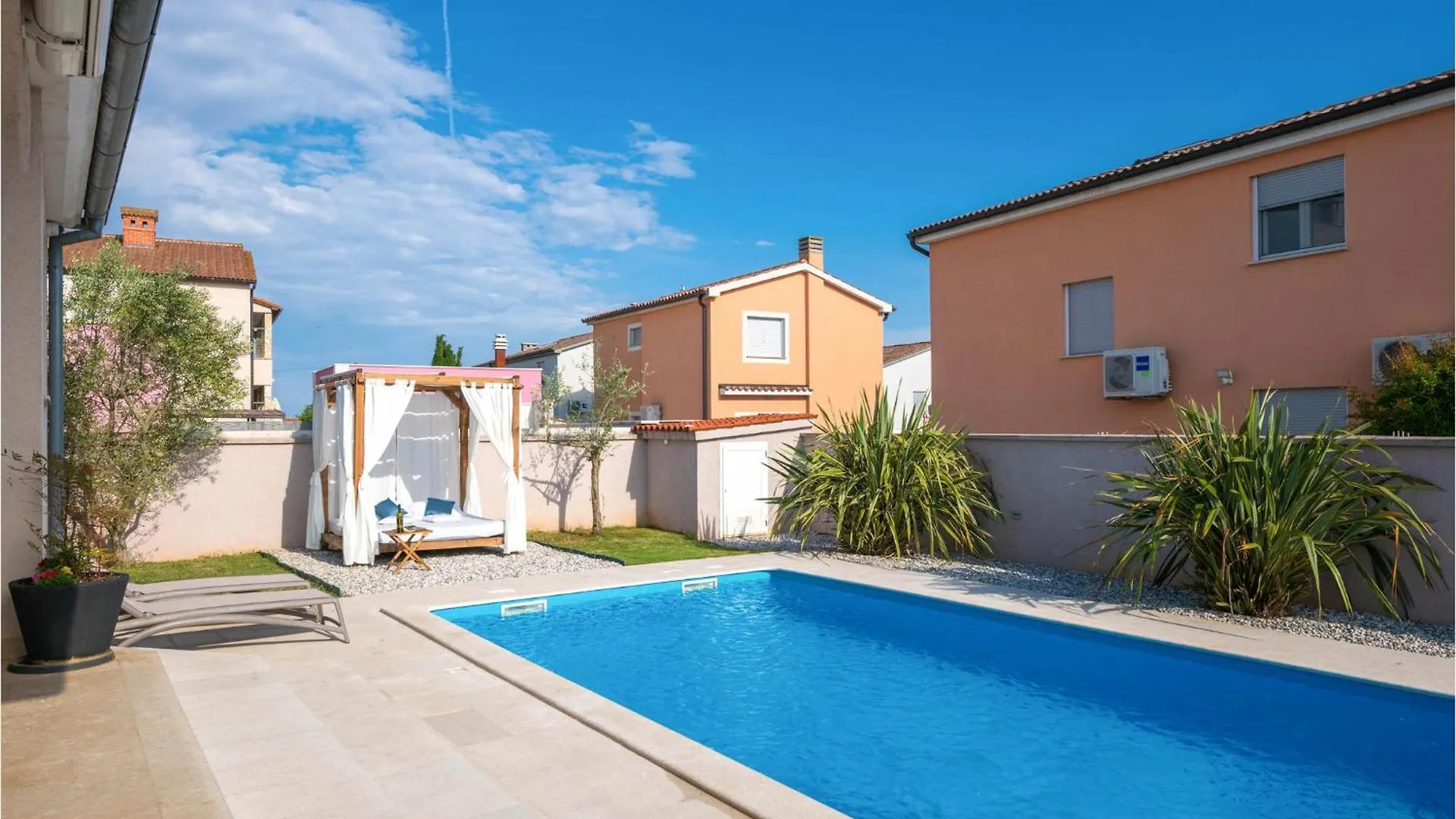 Awesome Home In Pula With Wifi 0*,  Croazia